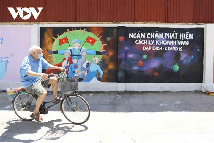 Meaningful Covid-themed graffiti paintings draw attention Meaningful Covid-themed graffiti paintings inspire passersby