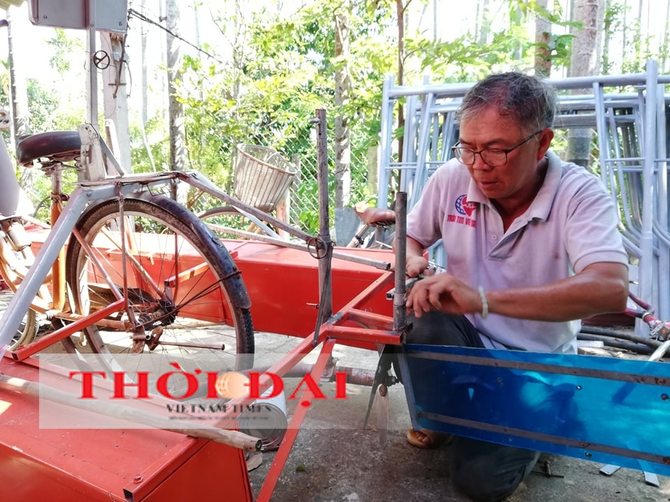 Vietnamese Farmer Creates Amphibious Bicycle for New Tourism Experience