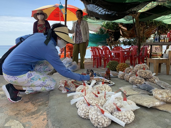 Be Island, the “little pearl” of the heaven Garlic is a symbolic food of the island