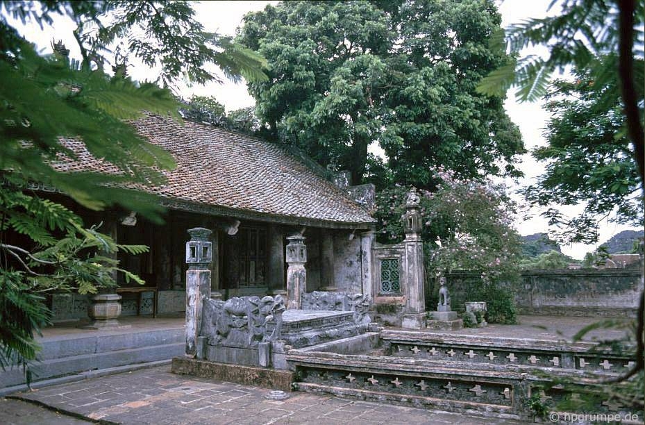 The temple worshiping Emperor Dinh Tien Hoang in Hoa Lu 