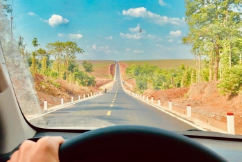 marvelous plus thrilling road to the horizon in vietnams central highlands