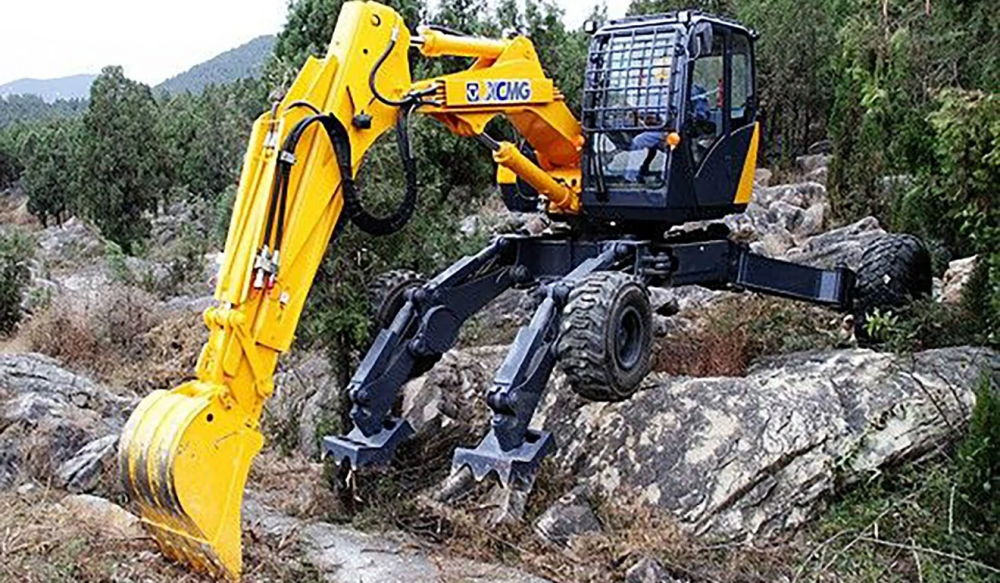 Chinese troops are using all-terrain walking excavators to speed up road-building and other construction work in the rugged Himalayas near the country’s disputed border with India