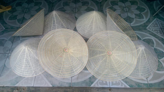 craftman who turns almond leaves into transparent conical hats