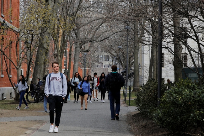 World News today July 15: The US rescinds rule on foreign students