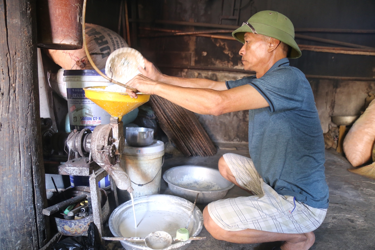 Nguyen The Phuong help his wife, Bau, to soak the rice in water