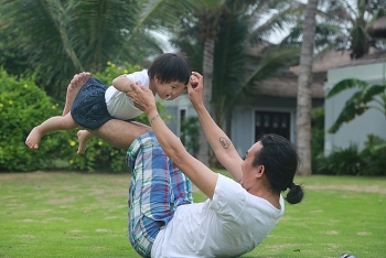 father takes 2000 photos of daughter from one day old to 6 year old