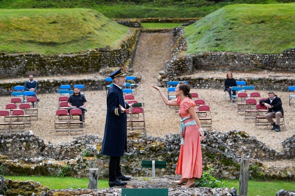 Two artists rehearsing outdoor 