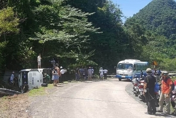 15 killed in tragic bus accident in central vietnam