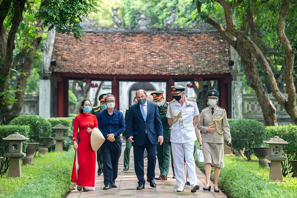 In Photos: UK Defense Secretary Visits Temple Of Literature In Photos: UK Defense Secretary Visits Temple Of Literature