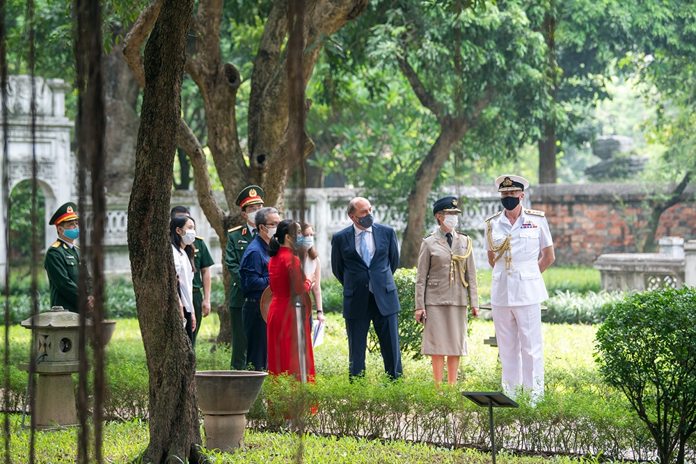 UK Defense Secretary Visits Temple Of Literature In Photos: UK Defense Secretary Visits Temple Of Literature