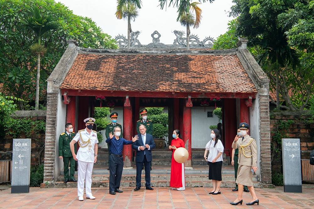 UK Defense Secretary Visits Temple Of Literature In Photos: UK Defense Secretary Visits Temple Of Literature