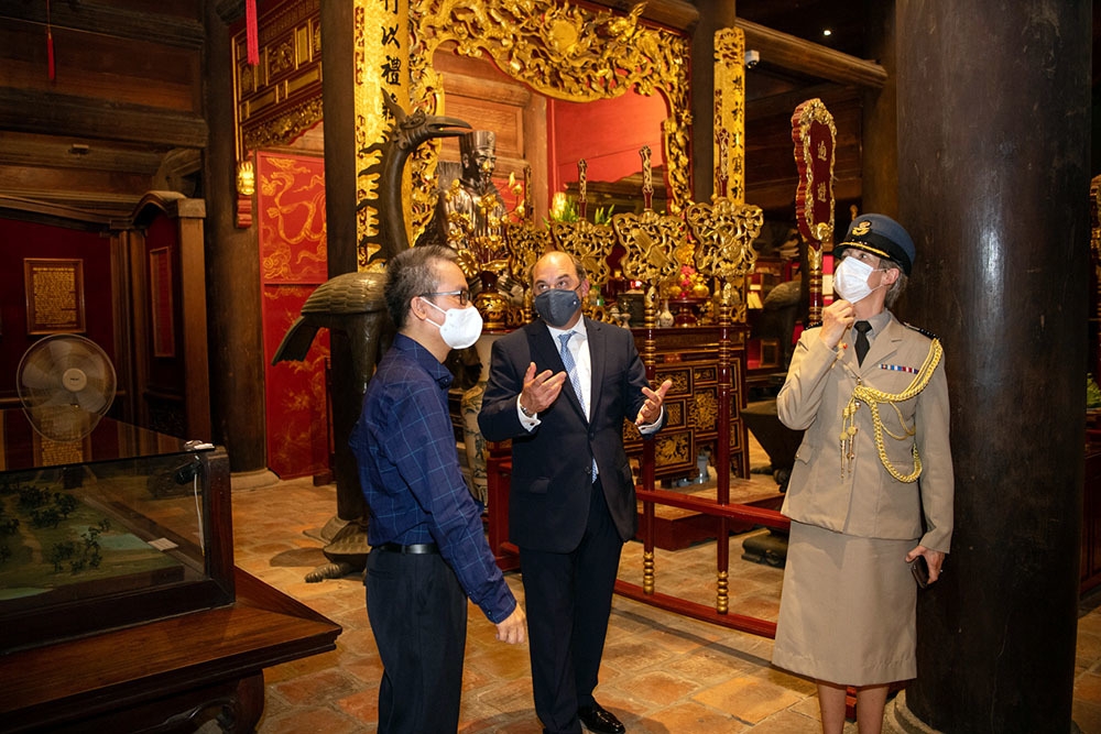 UK Defense Secretary Visits Temple Of Literature In Photos: UK Defense Secretary Visits Temple Of Literature