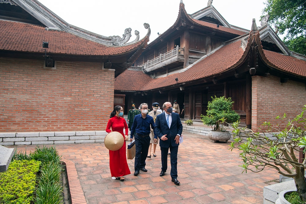 UK Defense Secretary Visits Temple Of Literature In Photos: UK Defense Secretary Visits Temple Of Literature
