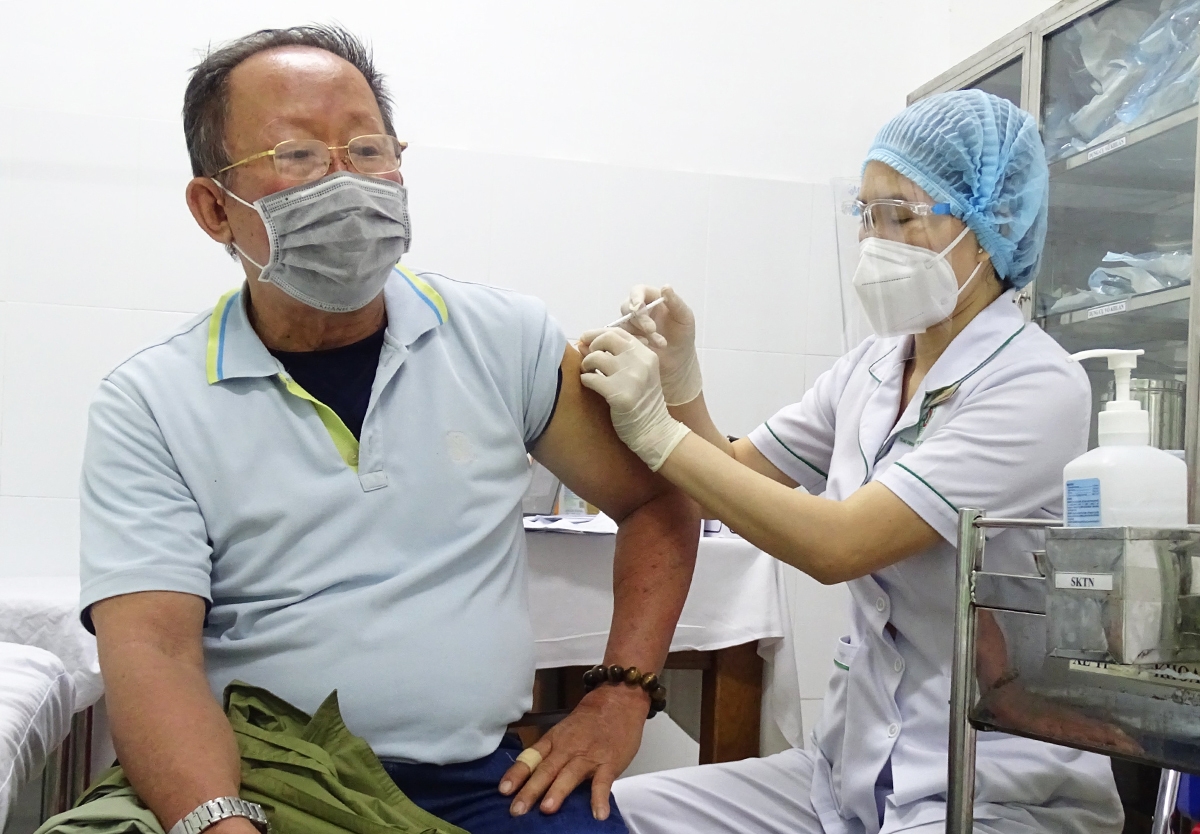Ho Chi Minh City Launches One-week Citywide Sanitization and Kicks Off New Vaccination Campaign