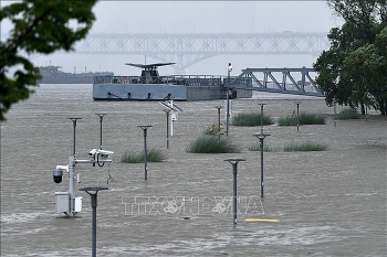 china massive flood update water levels in many rivers and lakes above alarming levels