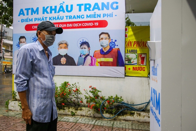 Free ‘face mask ATM’ makes debut in Hochiminh City, Vietnam