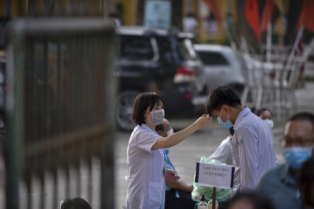 Unprecedented National Graduation Examination in Vietnam All students have their body temperature checked before entering the exam sites