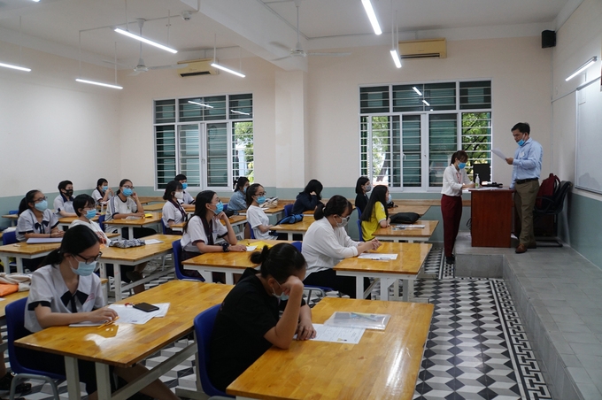 Unprecedented National Graduation Examination in Vietnam All students wear face masks while doing the exam