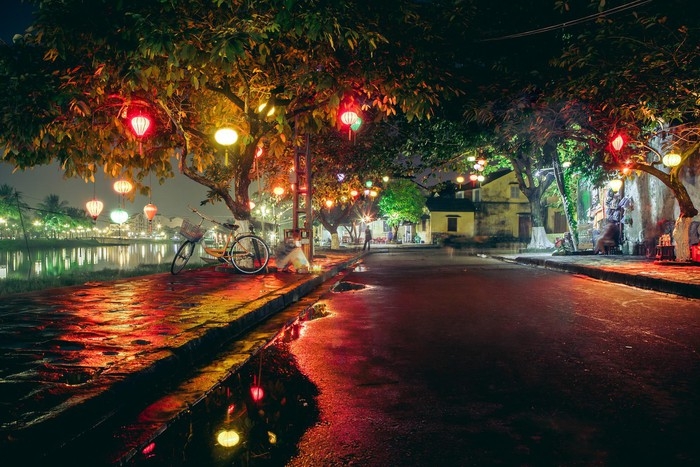 Captivating Hoi An under the lens of a foreign photographer A romantic night street corner near thu bon river