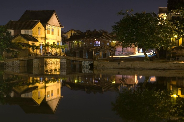 Hoi An under the lens of foreign photographer Quiet night in the old town
