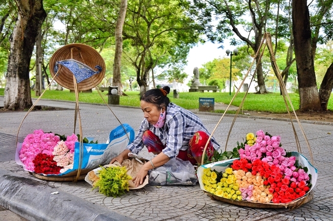 The charming grace of Truong Tien Bridge in Hue