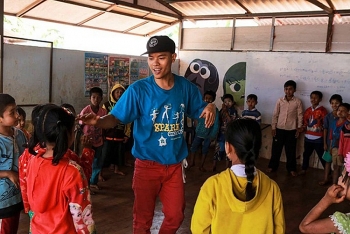 Vietnamese hip hop enthusiast inspires Southeast Asian refugee kids