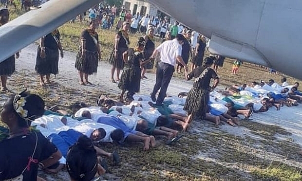 Photo of Chinese ambassador to Kiribati walking across locals’ backs ignites debates