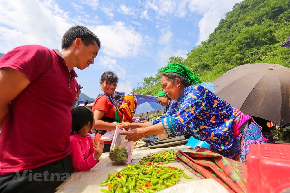 The alluring cultural beauty of moutainous market in Lao Cai The alluring cultural beauty of moutainous market in Lao Cai