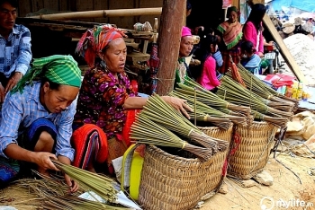 The alluring cultural beauty of moutainous market in Lao Cai