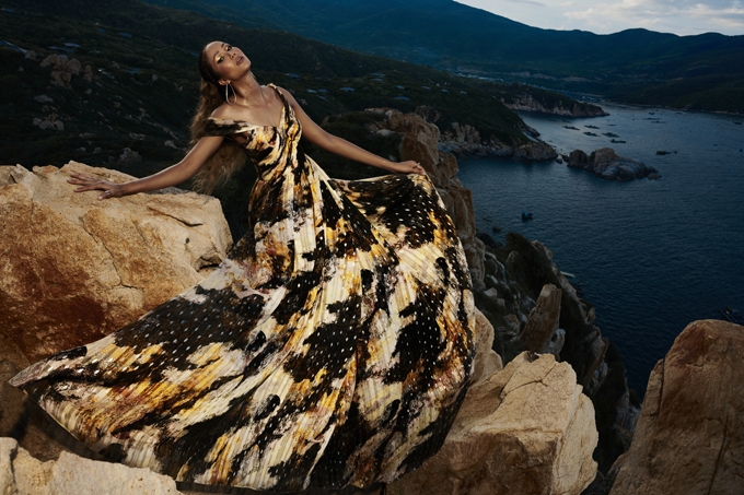 Vietnamese beauty queen’s captivating natural appeal in new photo shoot Vietnamese beauty queen’s captivating natural appeal in new photo shoot