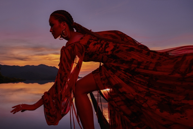 Vietnamese beauty queen’s captivating natural appeal in new photo shoot Vietnamese beauty queen’s captivating natural appeal in new photo shoot