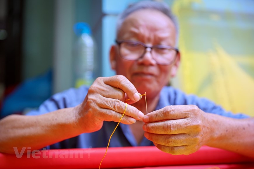 The village with 75 year tradition of embroidering national flags