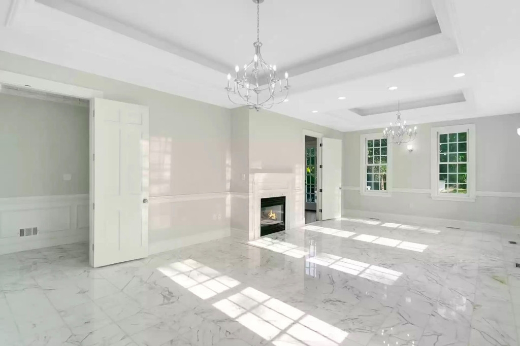 Vietnamese American Has White House Replica For Sale