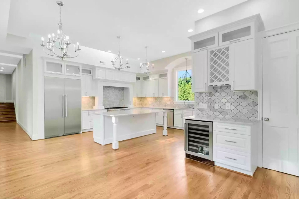 Vietnamese American Has White House Replica For Sale