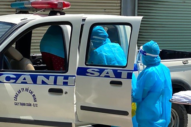 Woman Gives Birth in Police Car En route to Hospital