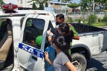 Woman Gives Birth in Police Car En-route to Hospital