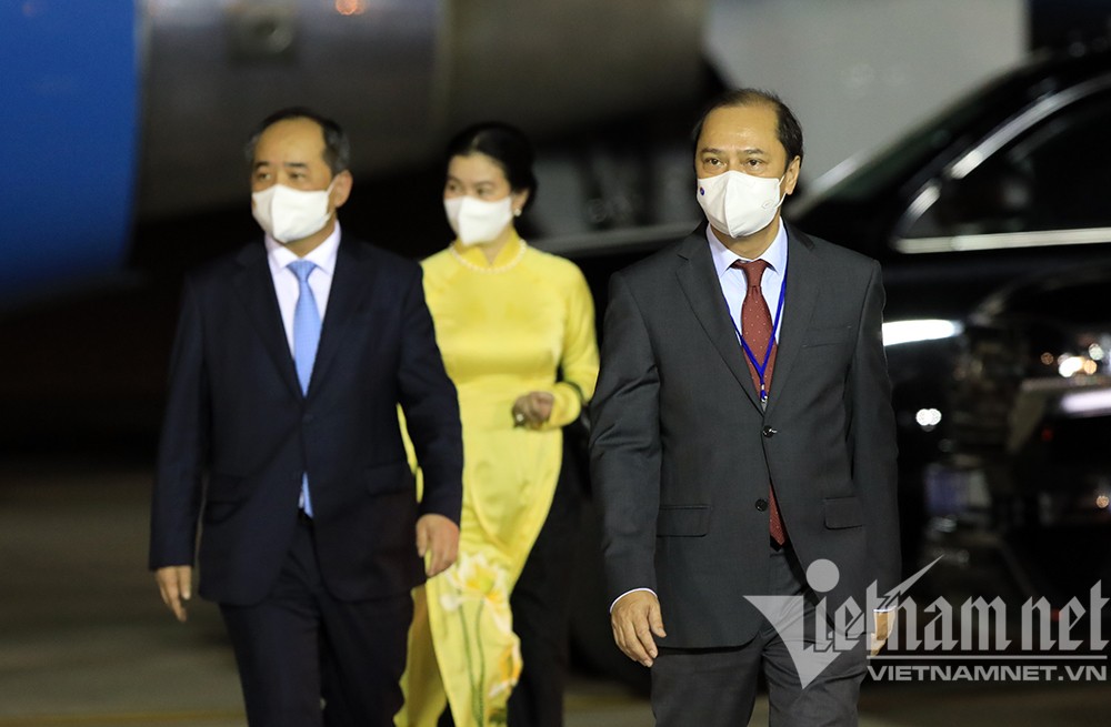 US Vice President Kamala Harris Touches Down in Hanoi