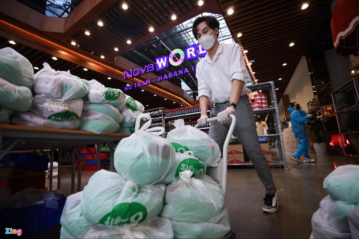 Vietnamese Celebs Volunteers to Join Covid Frontline