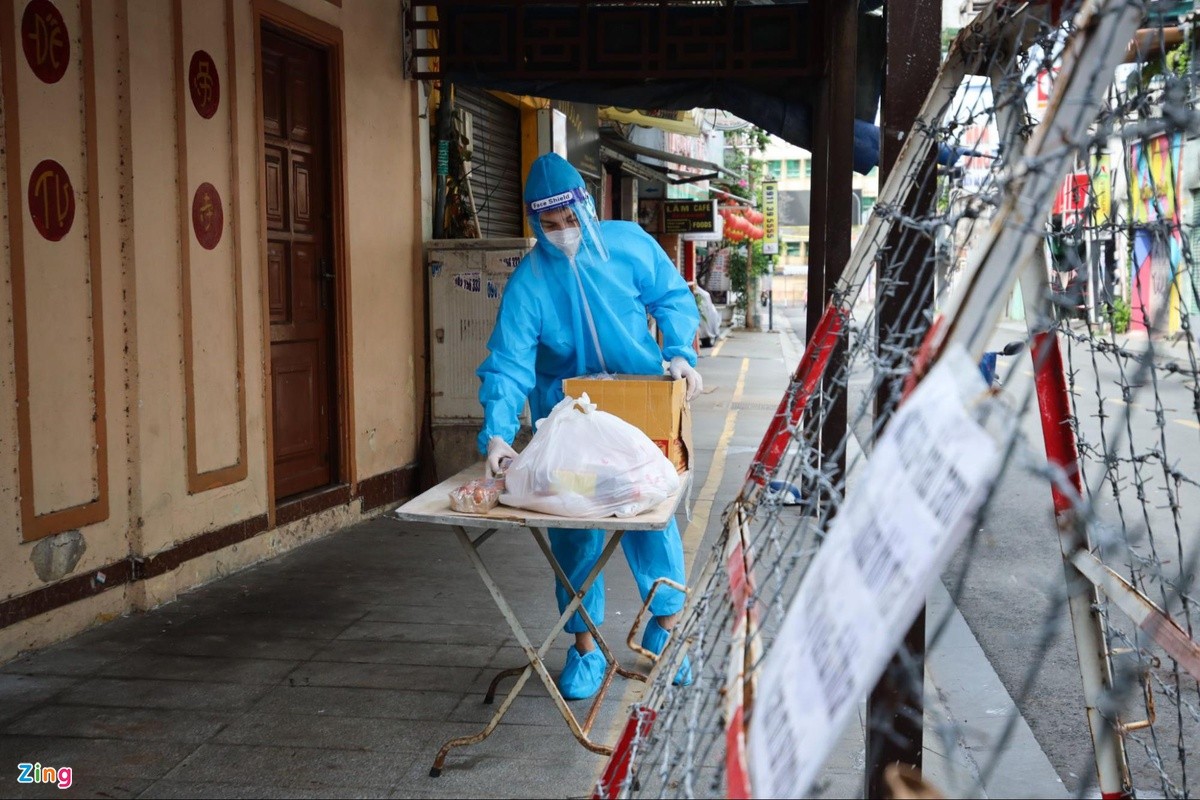Vietnamese Celebs Volunteers to Join Covid Frontline