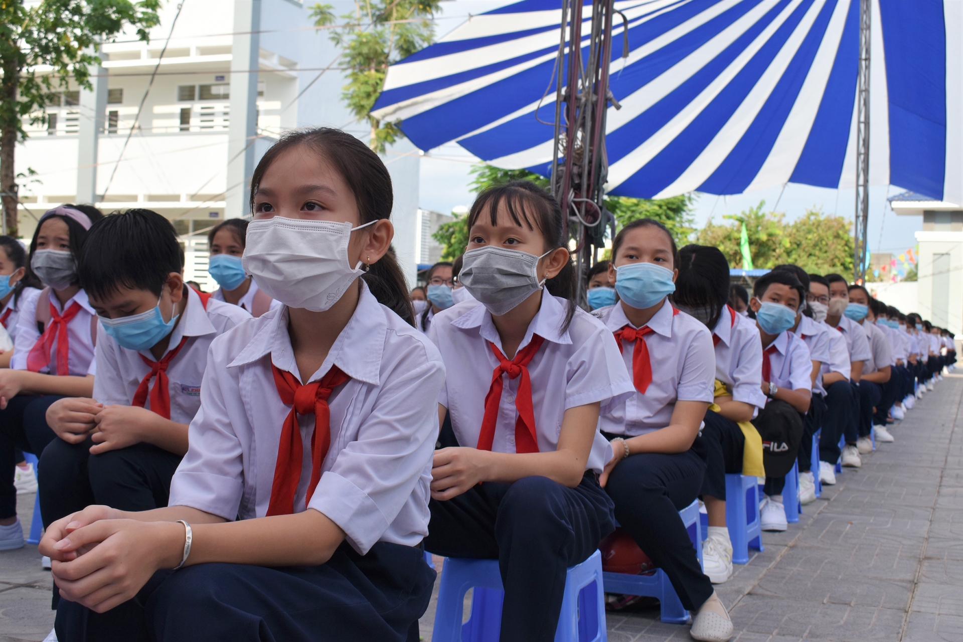 Party General Secretary and President sends congratulation letter for new school year 23 million students across Vietnam attend back-to-school ceremony this morning