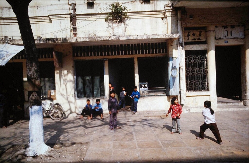 Return tickets to the past with photos of Hanoi in the 1970s
