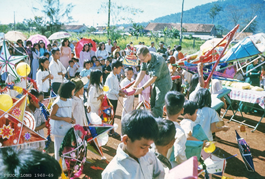 Visual memories of Mid-Autumn decades ago in rare color photos Visual memories of Mid-Autumn decades ago in rare color photos