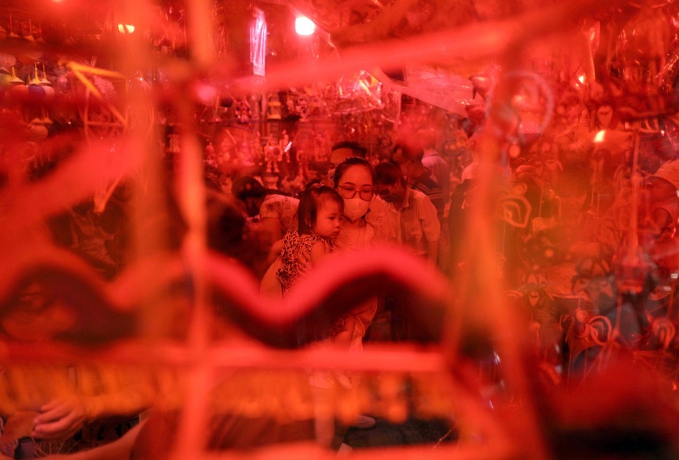 Lantern street in Saigon jam-packed with holiday goers