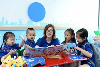 Vietnam schools generously invest in flights to bring back foreign teachers