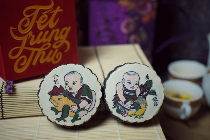 Mooncakes with Folk Paintings on Crust Hold Artistic Merits