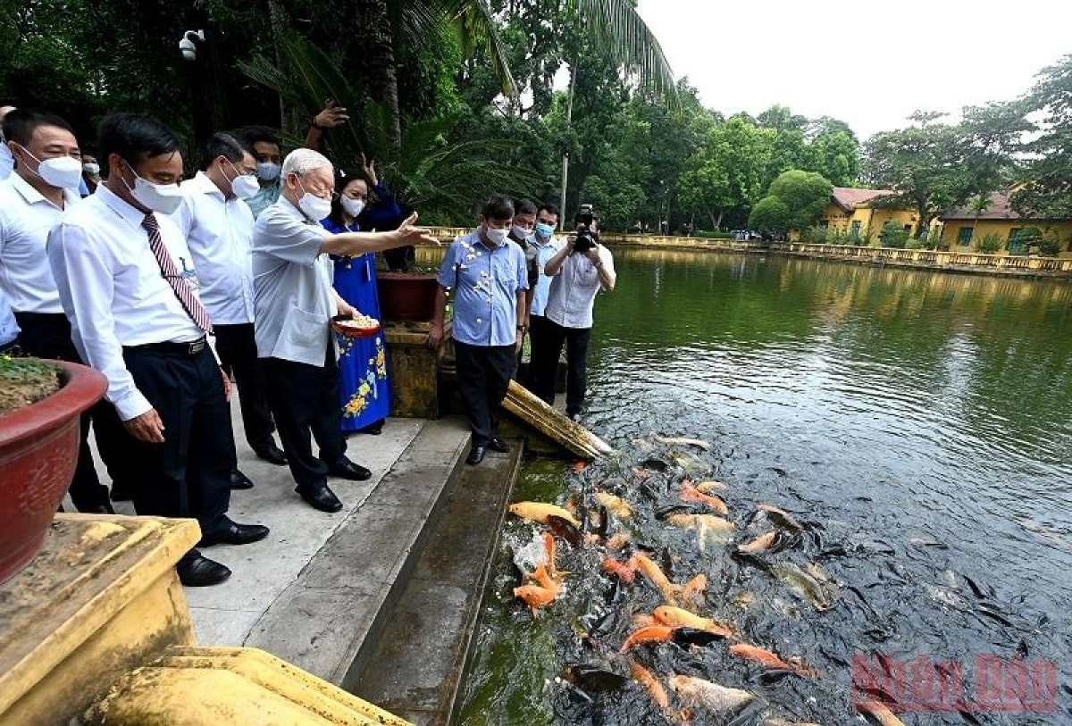 Party Chief Pays Tribute to President Ho Chi Minh on National Day