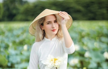 Expats Spread Love for Vietnam Online