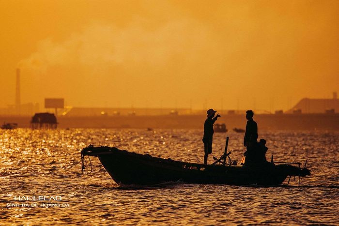 Rare Peaceful Scenes in Hai Phong City Amid Social Distancing