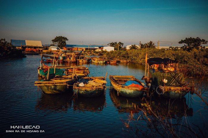 Rare Peaceful Scenes in Hai Phong City Amid Social Distancing