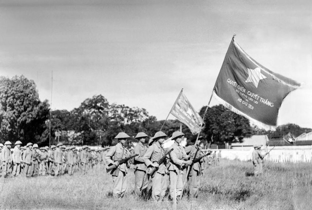 Valuable photos of Hanoi Liberation Day in 1954